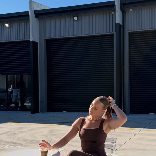 Tammi Brown in an LSKD brown set, photographed by @chloe.fisher